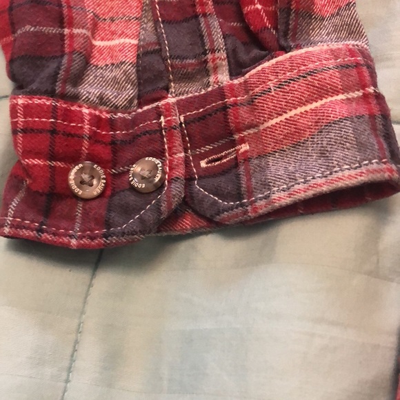 Eddie Bauer Relaxed Fit button down - Picture 4 of 8